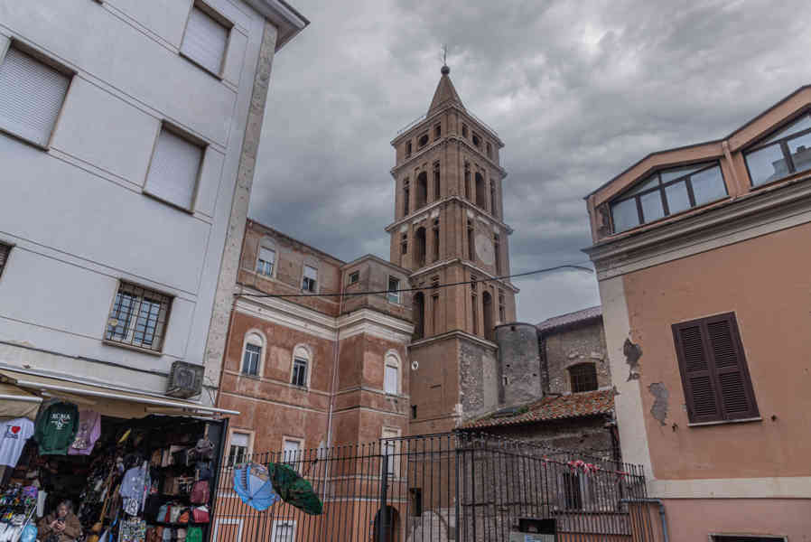 Italia - Tivoli 11 - iglesia de Santa Maria la Mayor (San Francisco).jpg